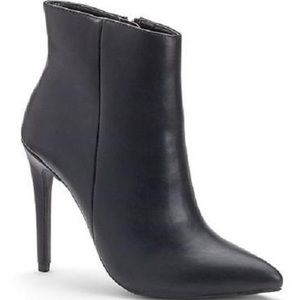 Candie’s Carportillo zip up dress ankle bootie